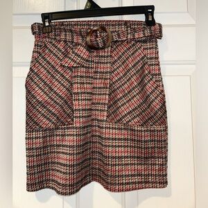 super cute plaid skirt!